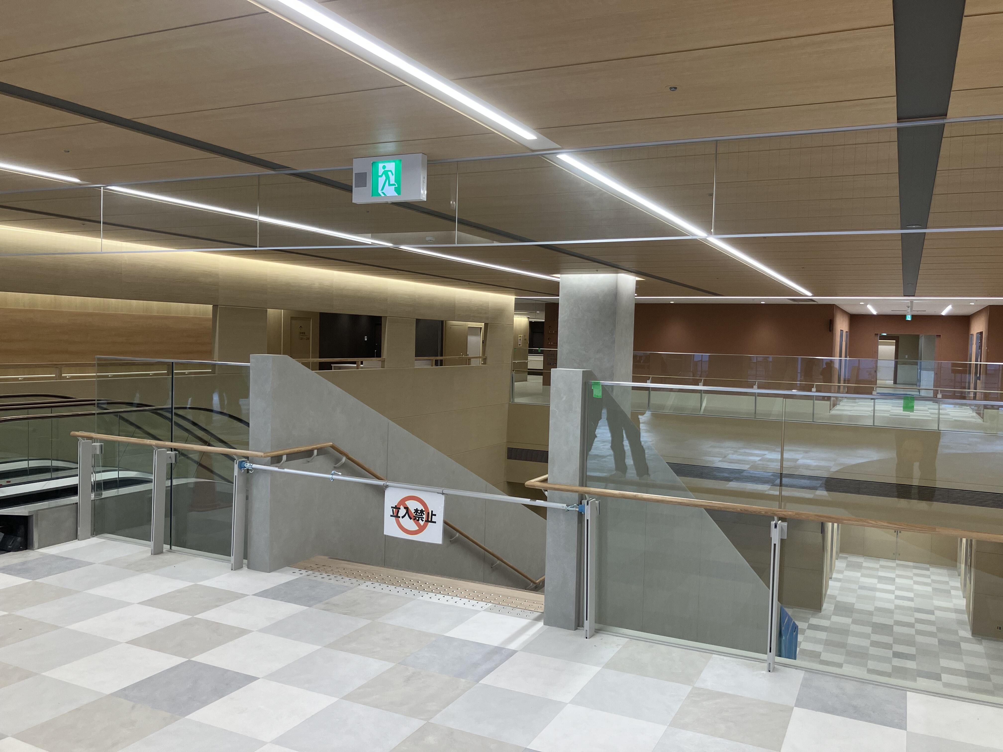 統合新病院の２階吹き抜け部分_2025年12月