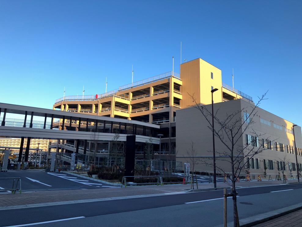 統合新病院立体駐車場の外観_2025年12月